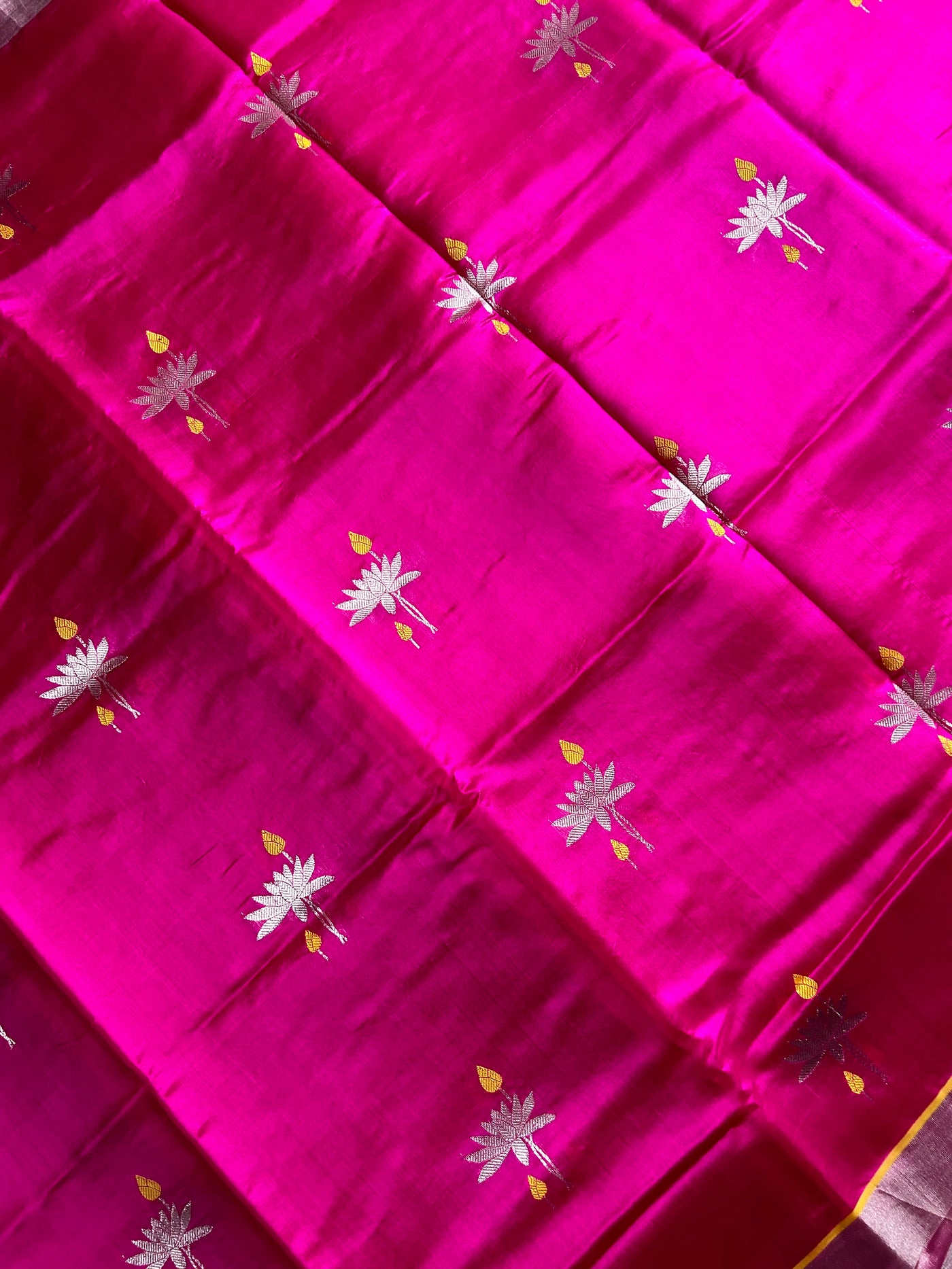 Raj Kamal: HANDLOOM PURE SILK CHANDERI SAREE WITH EK NALIYA BOOTA