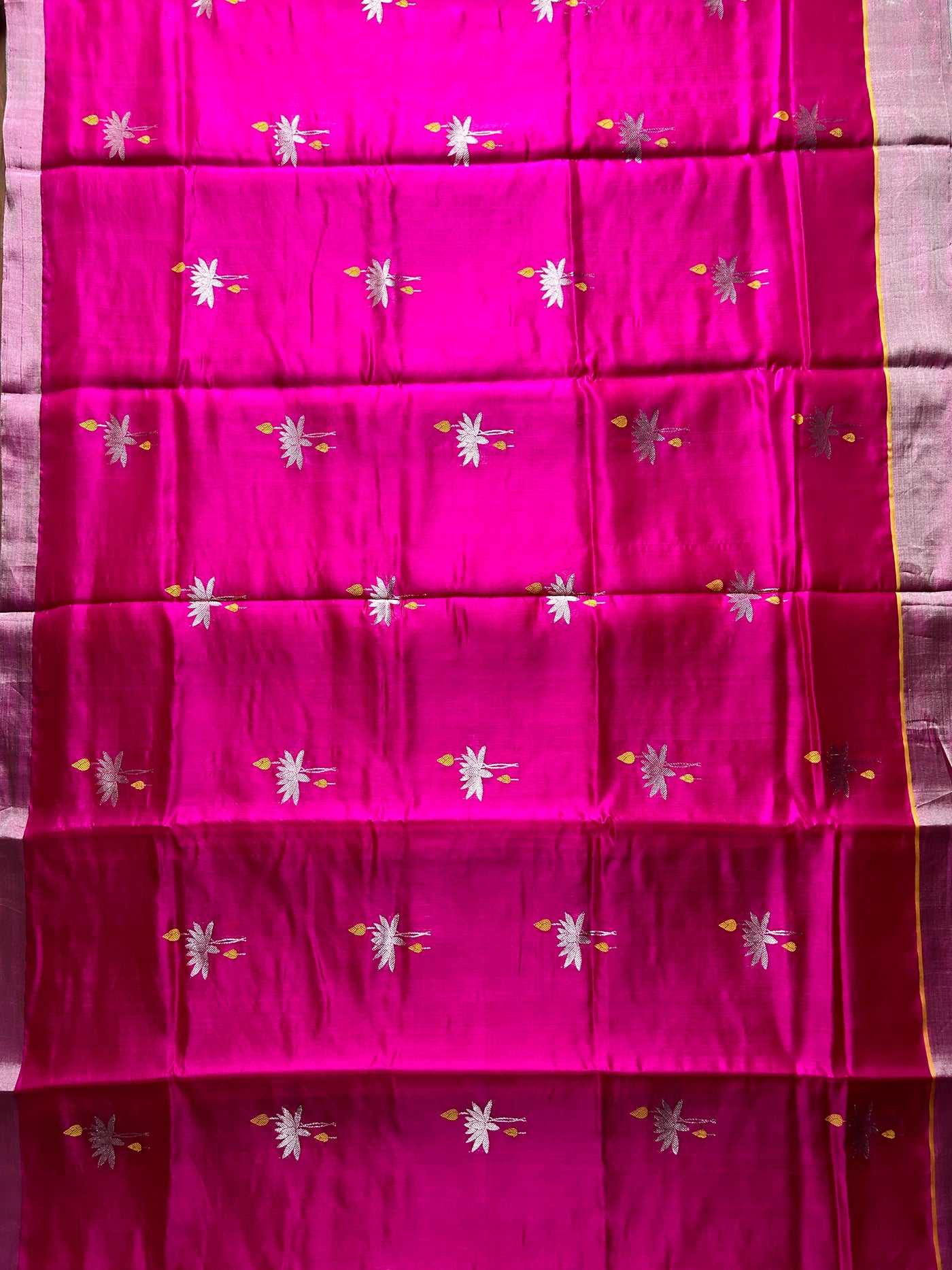 Raj Kamal: HANDLOOM PURE SILK CHANDERI SAREE WITH EK NALIYA BOOTA