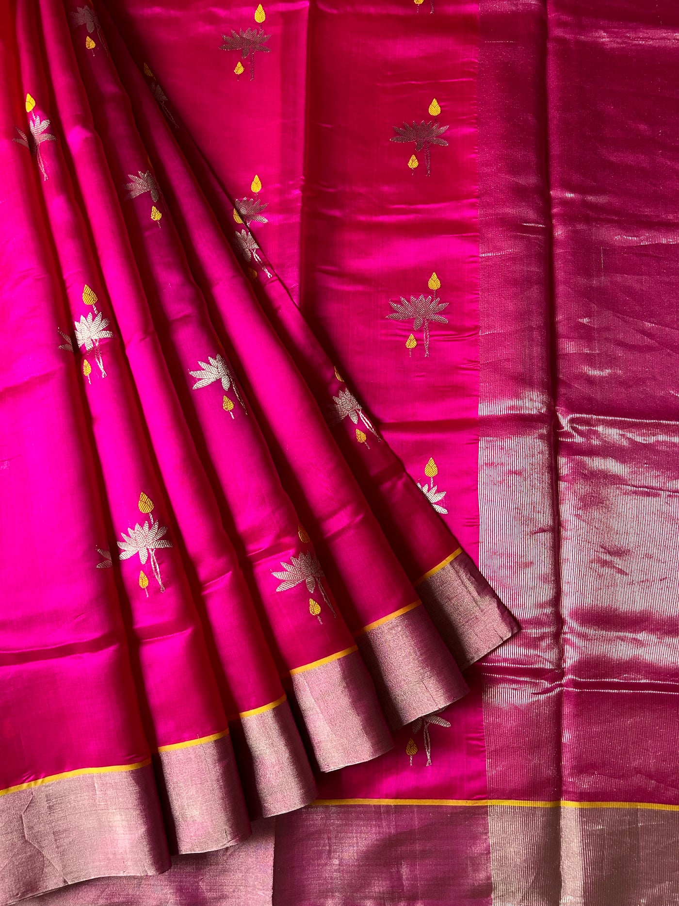 Raj Kamal: HANDLOOM PURE SILK CHANDERI SAREE WITH EK NALIYA BOOTA