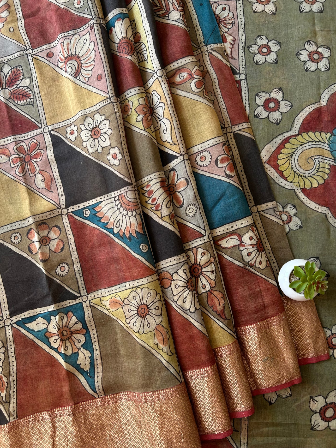 MORNI: Handloom Maheshwari Pen Kalamkari Saree