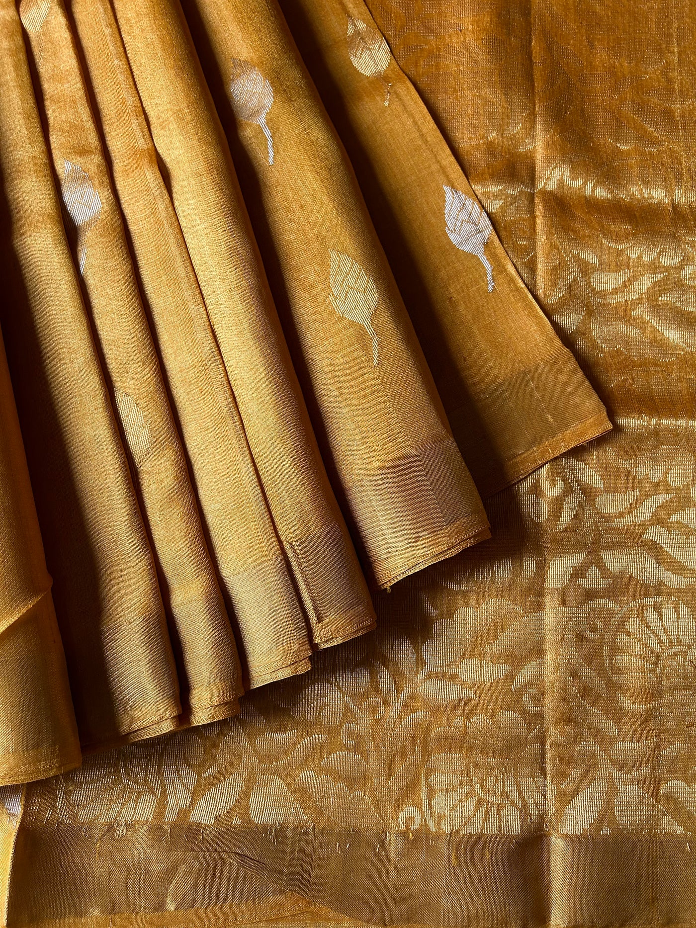 THE GOLDEN TREASURE : Handloom Kosa Tussar silk saree