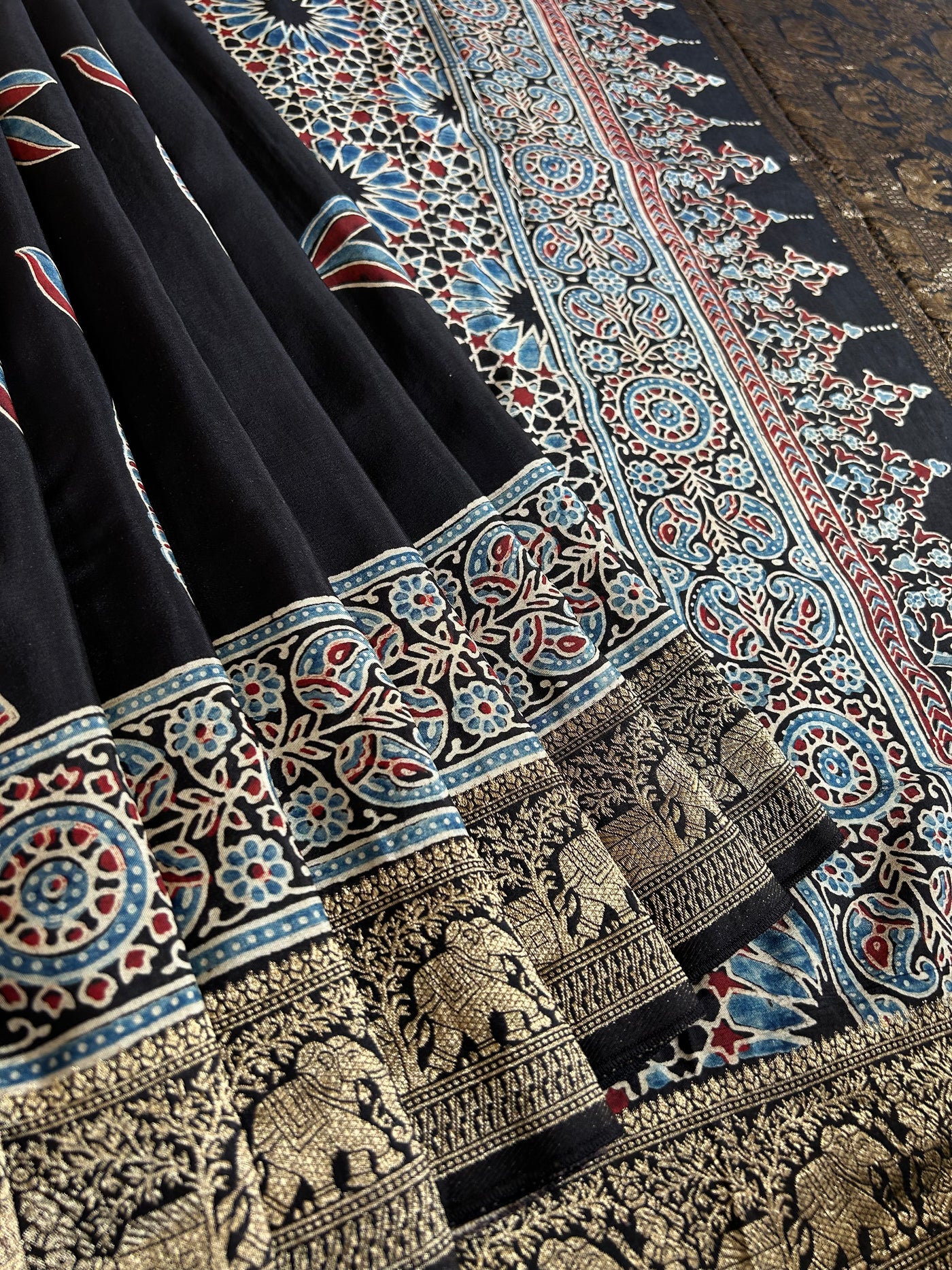 Laxmi:BLACK,HANDBLOCK AJRAKH DOLA SILK SAREE WITH MEENAKARI PALLU.