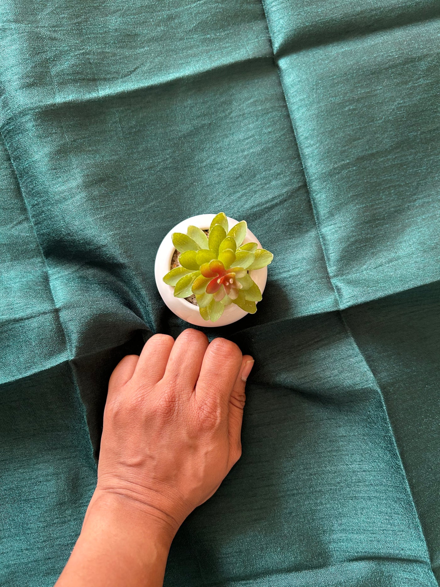 RAUNAK: DOLA SILK, OMBRE PATTERN PARTY WEAR SAREE WITH HAND EMBROIDERY.