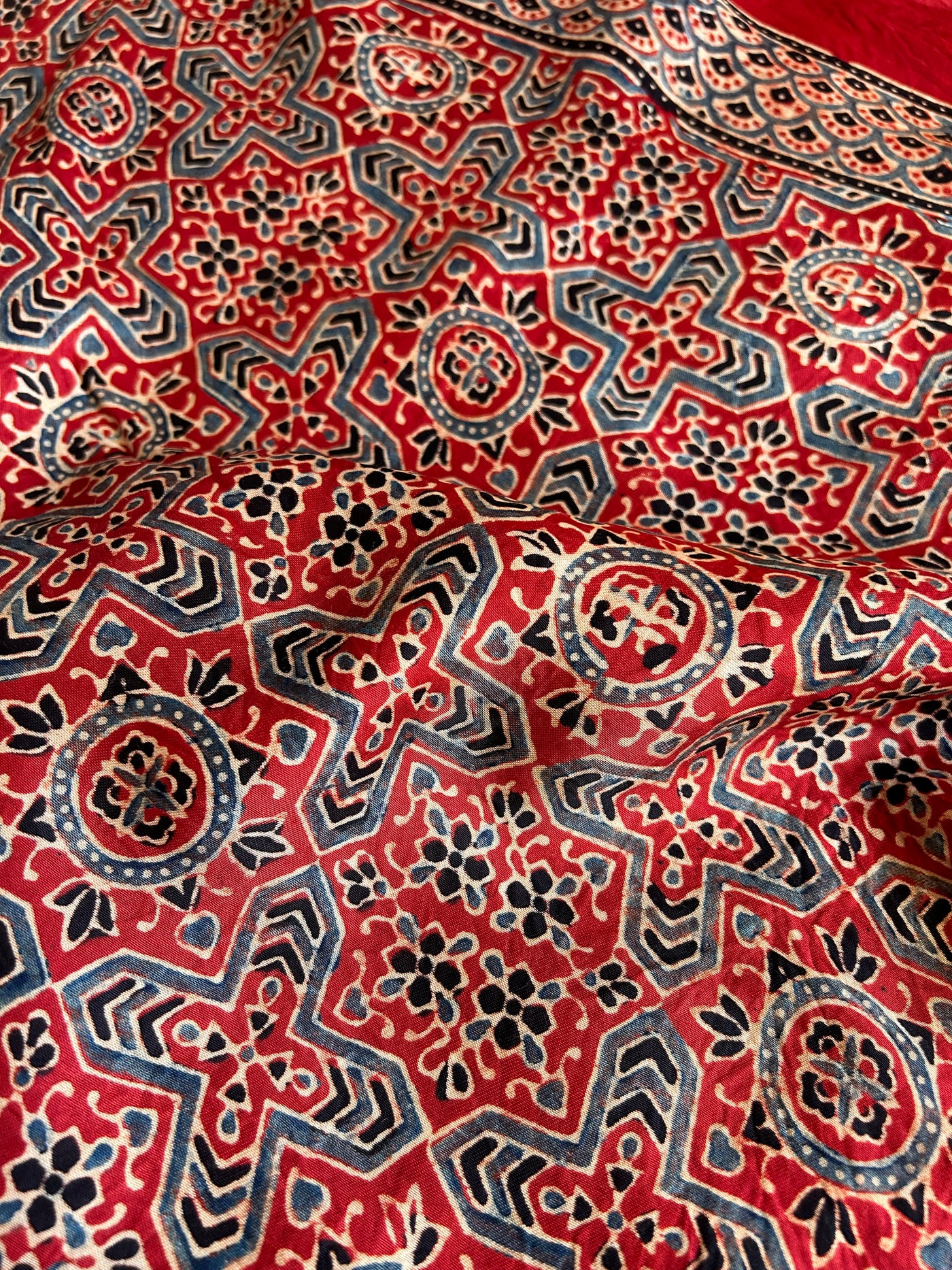 AABHA : HANDMADE BANDHANI AJRAKH MODAL SILK SAREE WITH TISSUE PALLU