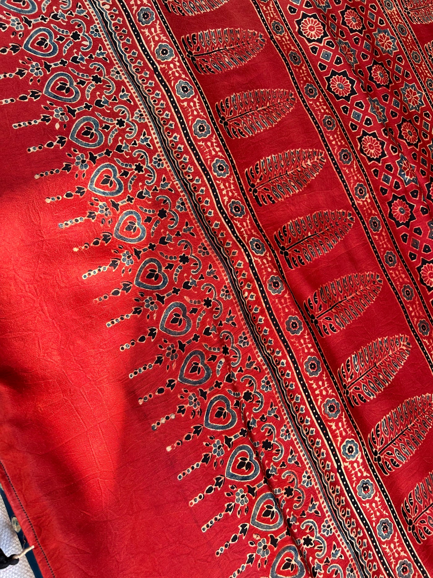 AADHYA : HANDMADE BANDHANI AJRAKH MODAL SILK SAREE WITH TISSUE PALLU