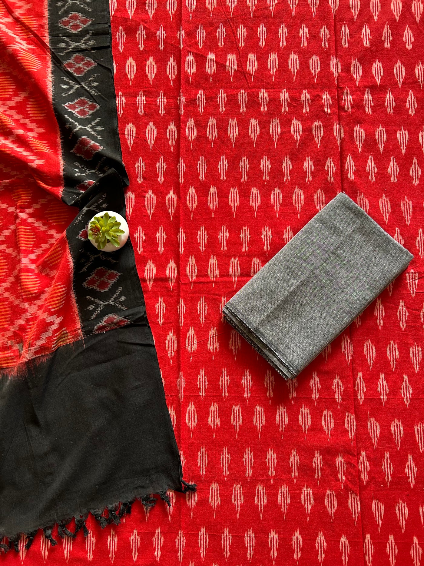 Laal:Red,HANDLOOM IKKAT COTTON 3 PIECE SUIT SET