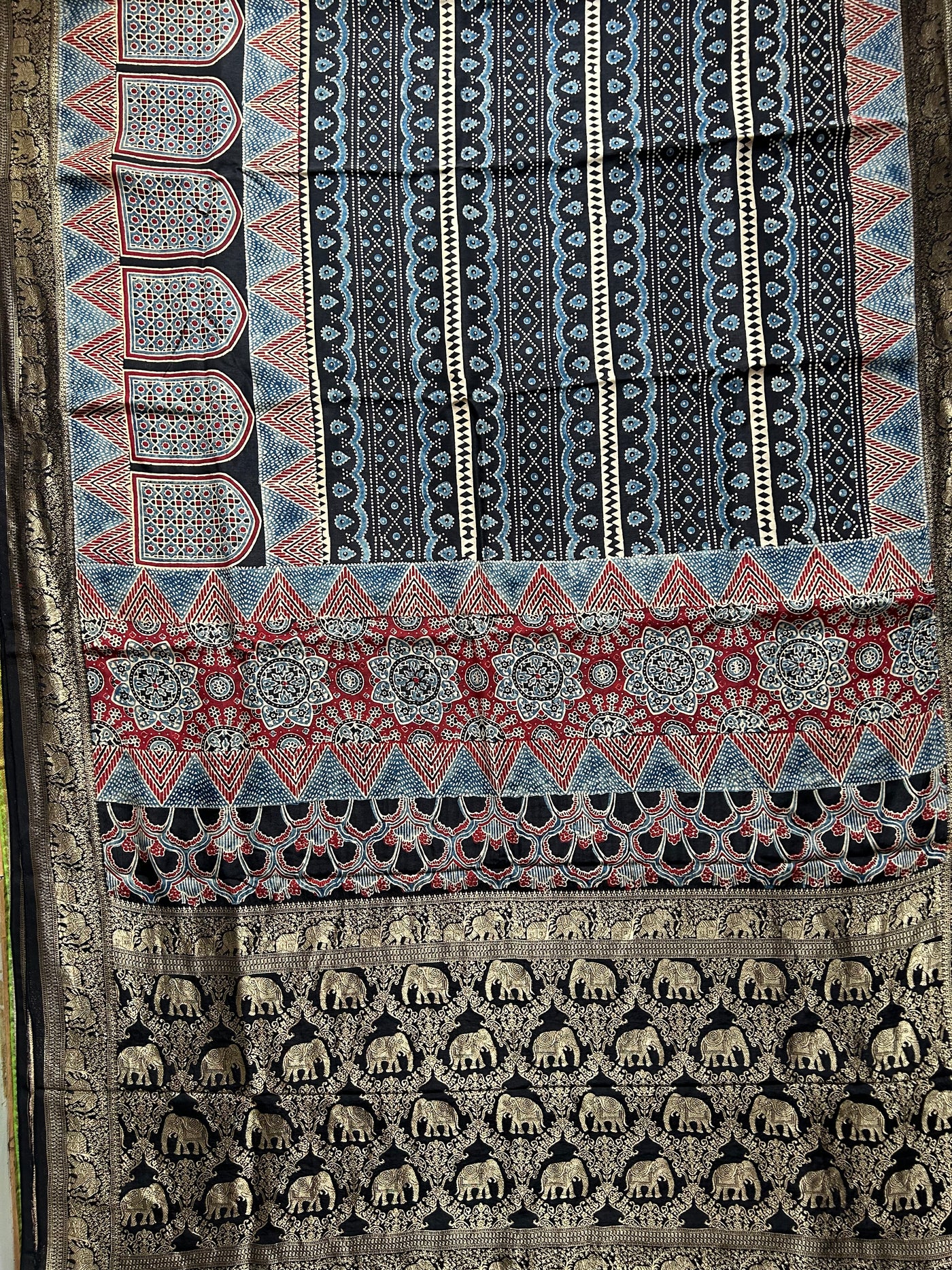 Gehra Neela: Printed modal silk with tissue pallu