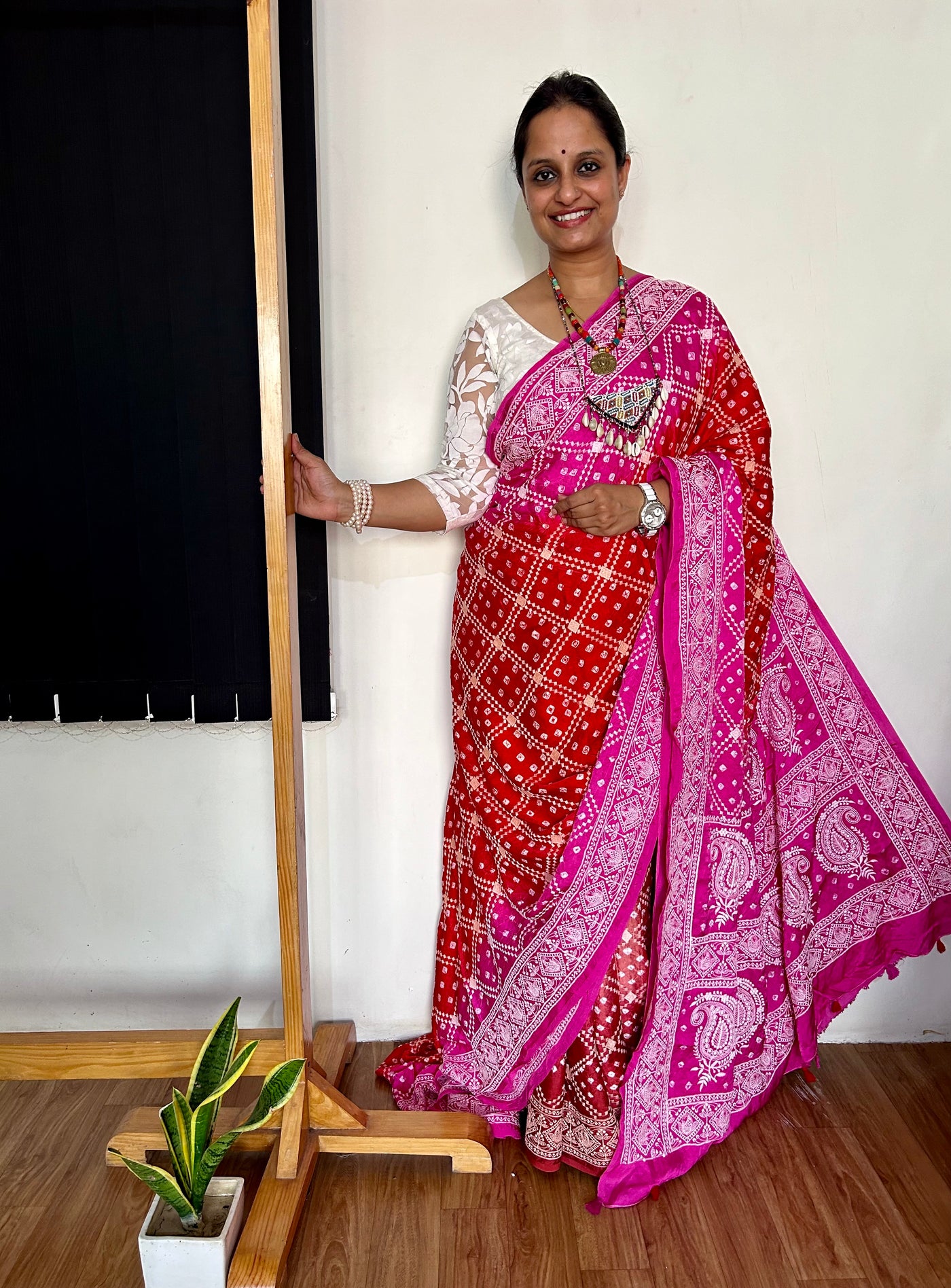 KUNDAN : Handmade Bandhani Modal Silk Saree With Thread Embroidery Work