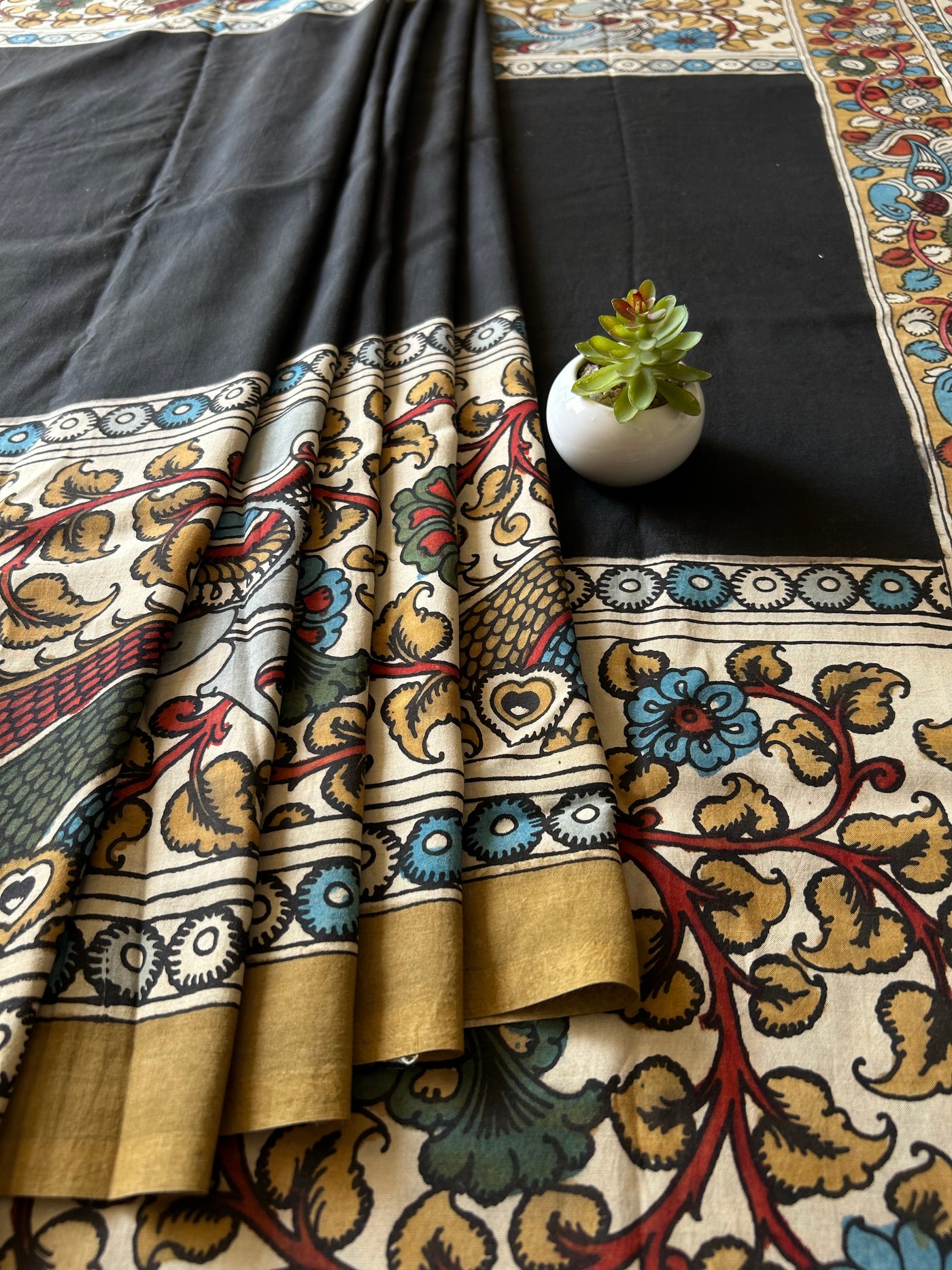 MAYURA:BLACK,HANDDRAWN&HANDPAINTED CHENNUR SILK PENKALAMKARI SAREE