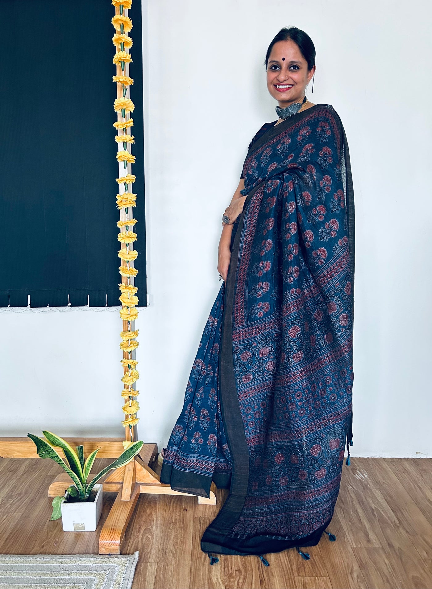 KUNDAN:HANDBLOCK AJRAKH PURE SILK-LINEN SAREE