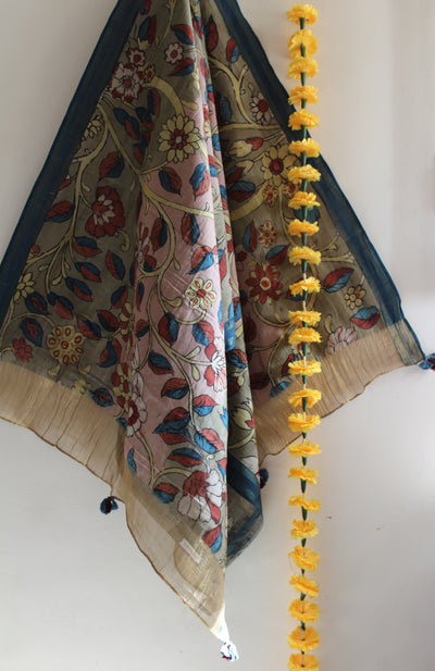 GUNJA :Hand-drawn & Handpainted Penkalamkari chanderi dupatta